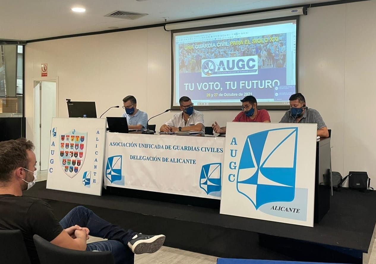 Un momento de la Asamblea de AUGC Alicante.