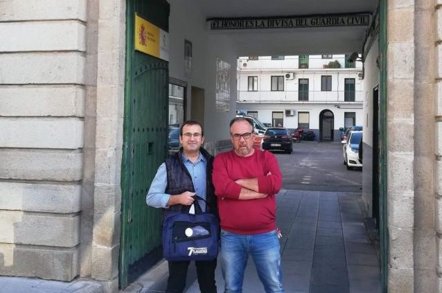 Pablo Herrera y Daniel Timón, de AUGC Castilla La Mancha, en el cuartel de Talavera. Foto La Voz del Tajo.