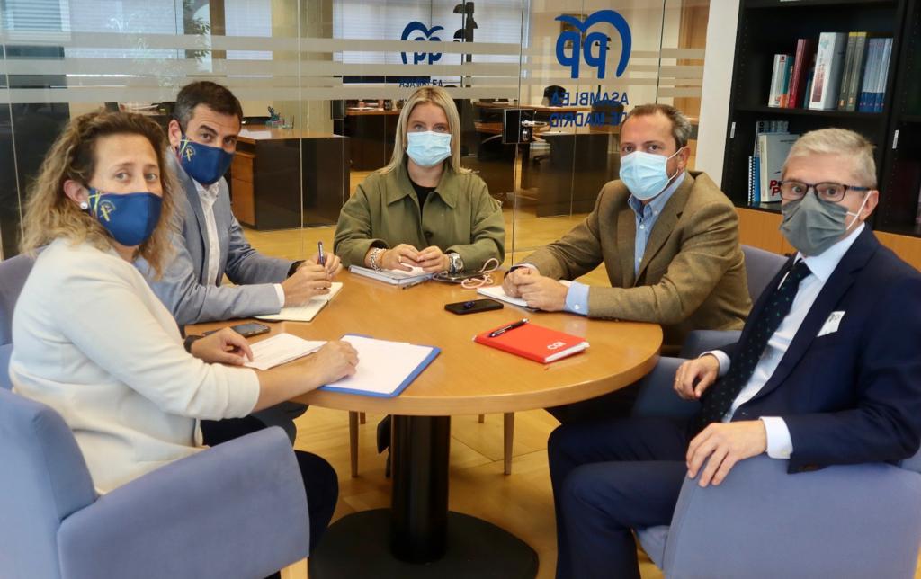Imagen de la reunión con el PP de Madrid.