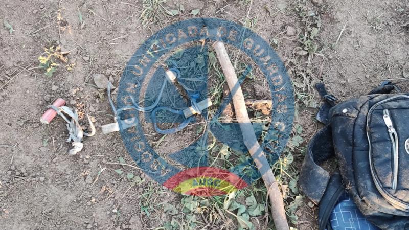 Algunas personas en situación irregular portaban palos durante el salto de esta mañana. Algunas personas en situación irregular portaban palos durante el salto de esta mañana.