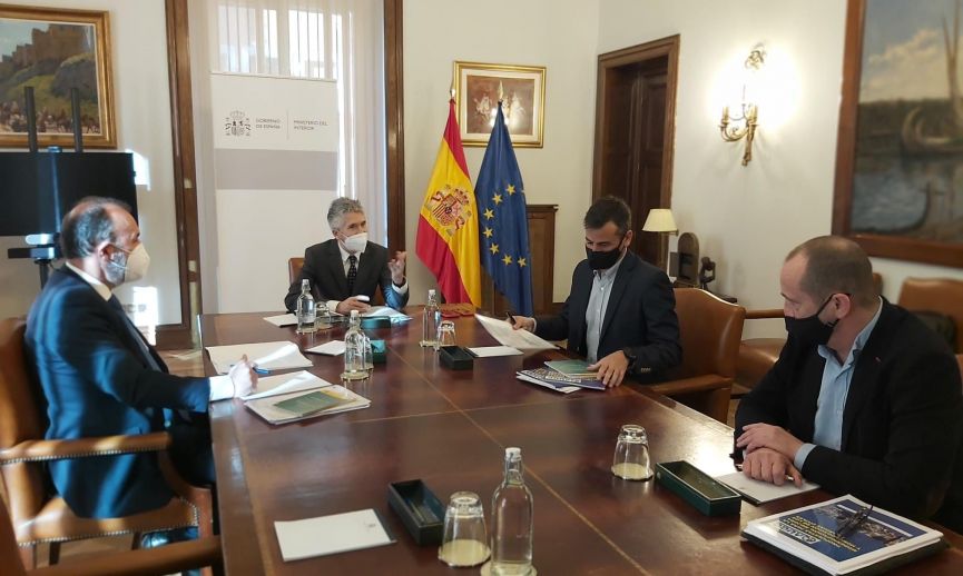 Los Representantes de AUGC y el Ministro del Interior durante una reunión mantenida a principios de año.