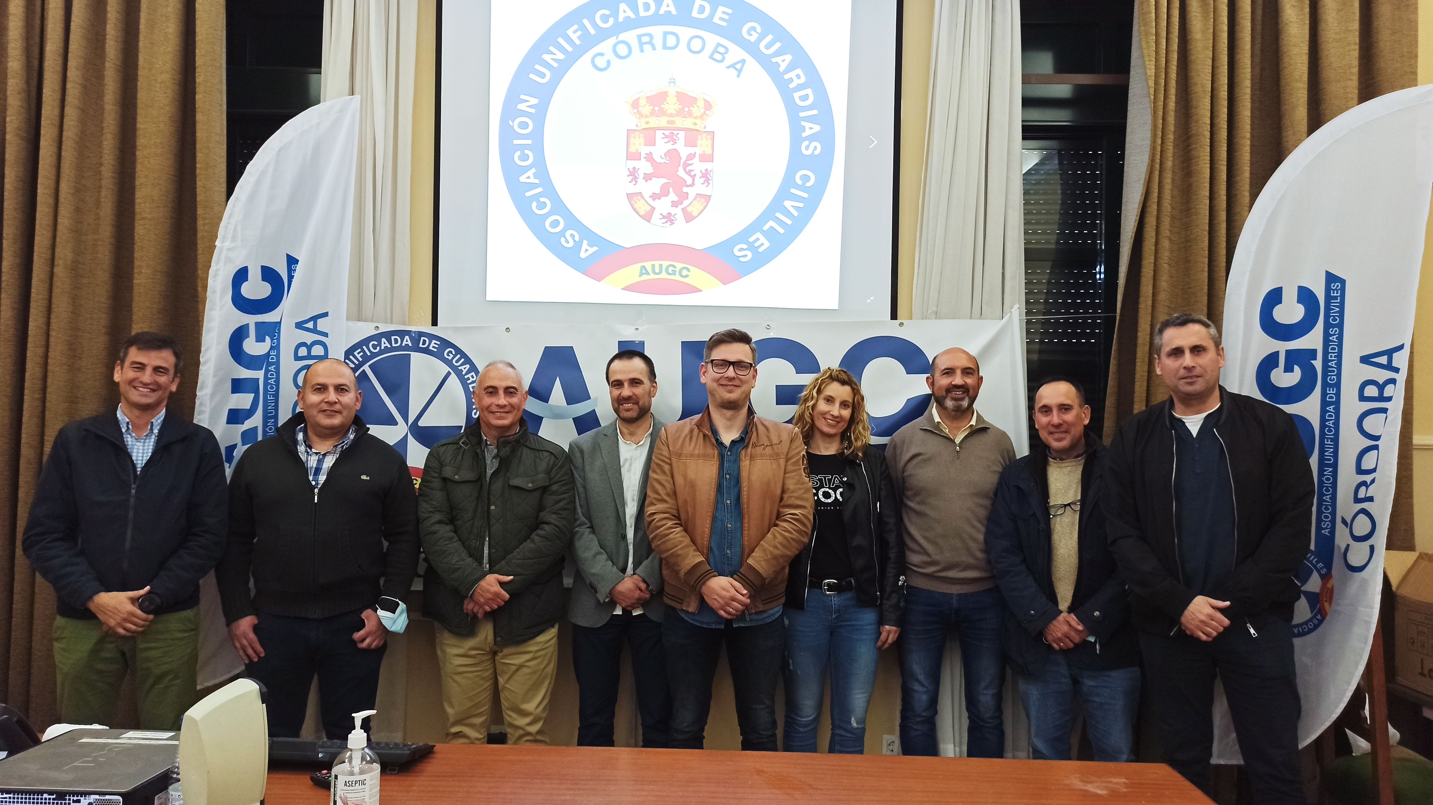 Los miembros de la nueva Directiva Provincial de AUGC Córdoba junto con Juan Fernández, el Secretario General de la Asociación Unificada de Guardias Civiles.