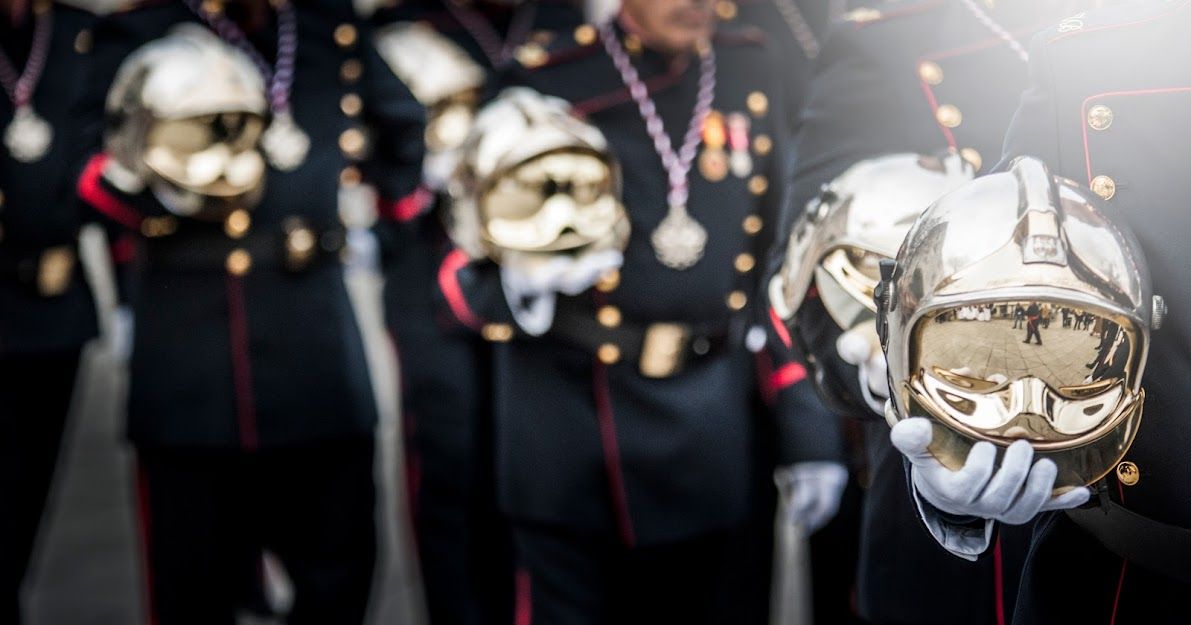 Para que unos pocos luzcan sus medallas y alimenten su ego, se han desperdiciado las horas de servicio de más de 80 agentes. Fotografía: AUGC.
