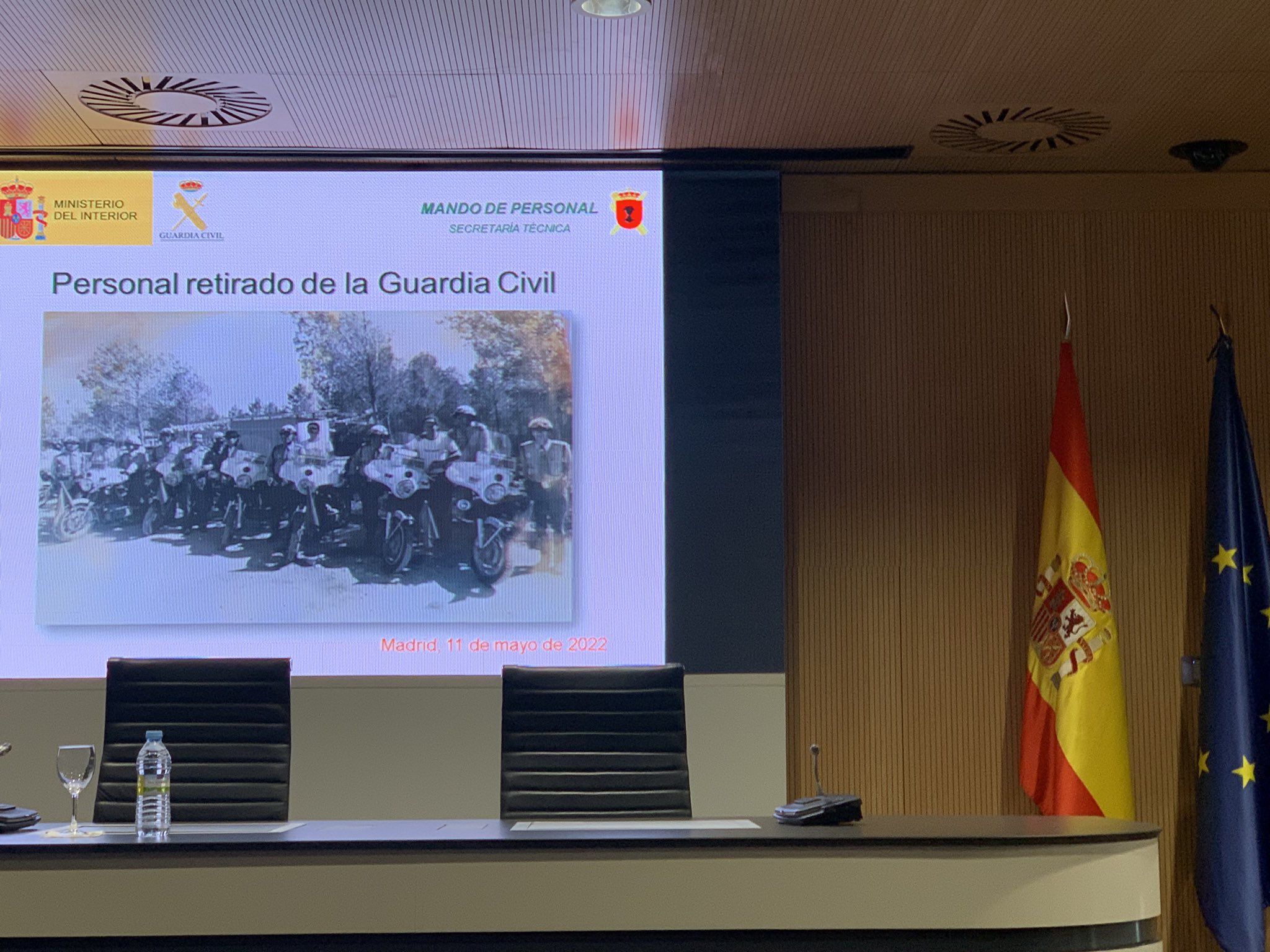 Todos esos compañeros son un valor añadido y la Institución debe aceptarlo. Ese es uno de los objetivos base fundamentales. Todos esos compañeros son un valor añadido y la Institución debe aceptarlo. Ese es uno de los objetivos base fundamentales.