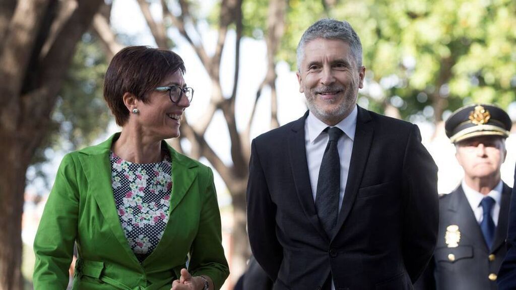 Afortunadamente, los agentes de la Policía Nacional no tienen que sufrir la falta de cordura que prevalece en la Dirección General de la Guardia Civil ni los agravios de Interior en materia de regulación de la jornada laboral.