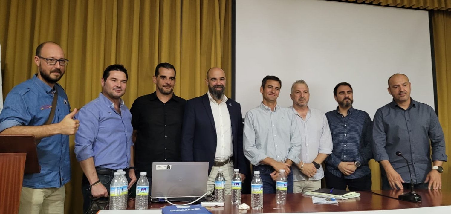 El equipo de representantes asociativos de la Junta Directiva Provincial de AUGC Sevilla junto con integrantes de la Junta Directiva Nacional de la Asociación Unificada de Guardias Civiles.
