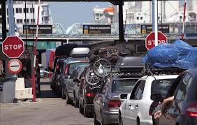 Es necesario un refuerzo real de la plantilla del Cuerpo en el Puerto de Motril, que se preste servicio donde verdaderamente hace falta y que se limite el personal de oficina y a las comisiones de compañeros en Unidades Fantasma.