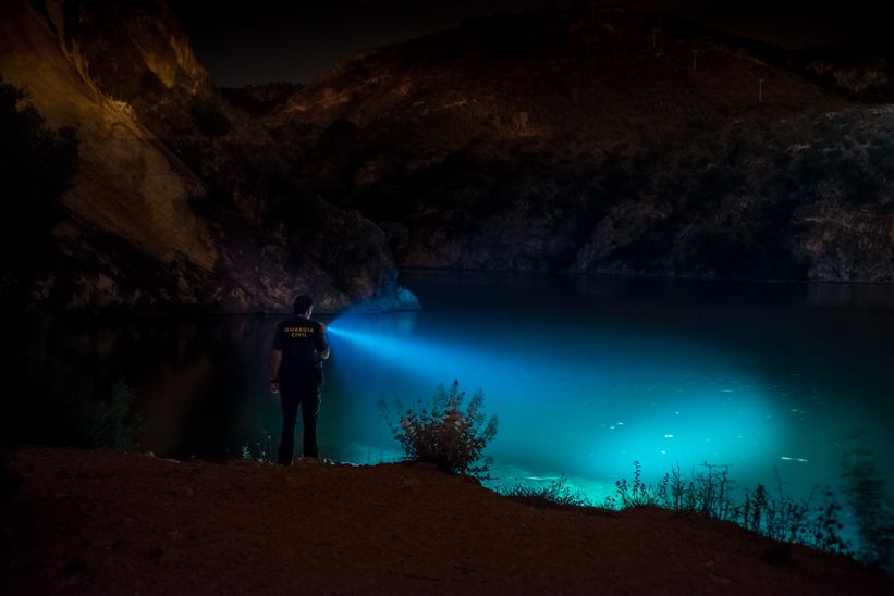 En los rescates de los Bomberos de Navarra por esa misma zona no llaman a la CMD de Huesca para pedir autorización, dada la transferencia de competencias. No tienen que hacerlo si no hay indicios de que la persona pueda estar en la vertiente Aragonesa.