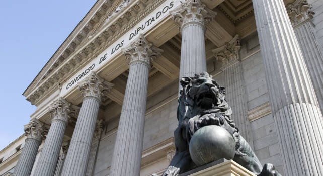 Cabe destacar que, a pesar de que la propuesta fuera aprobada, no tiene carácter vinculante alguno. El fin de estas iniciativas parlamentarias es orientar la acción política del Gobierno. 