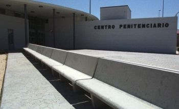 La Directora del Centro Penitenciario no ha respondido a nuestro requerimiento, hemos informado al Coronel Jefe de la CMD de la provincia y, si el problema no queda solventado, se denunciarán los hechos a la Inspección de Trabajo.