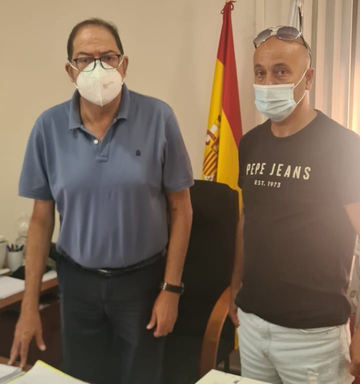 Rachid Sbihi, de AUGC Ceuta, con el Secretario General de la Unión General de Trabajadores (UGT), D. Juan Carlos Pérez Ortega en momentos previos al comienzo de la reunión.