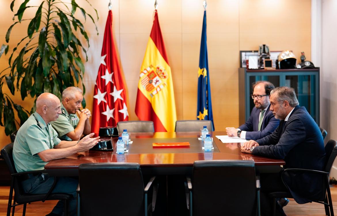 El anuncio se produjo ayer formalmente tras la reunión entre el Jefe de la 1ª Zona de la Guardia Civil, el Jefe accidental de la Unidad de Protección y Seguridad y el Consejero de la Presidencia, Justicia e Interior autonómico. Fotografía: CAM.