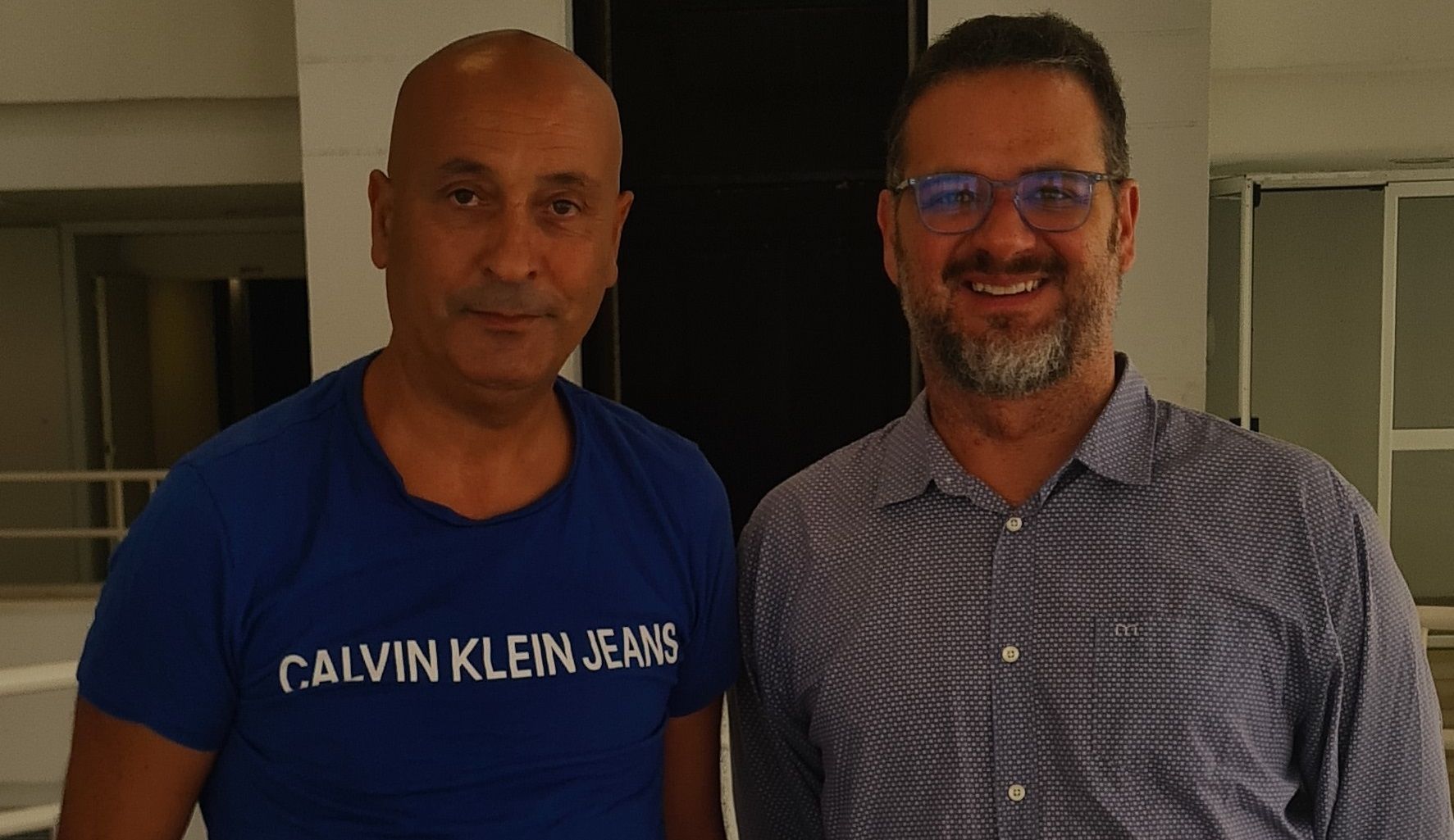 Uno de los representantes de AUGC Ceuta junto al Senador D. David Muñoz Arbona.