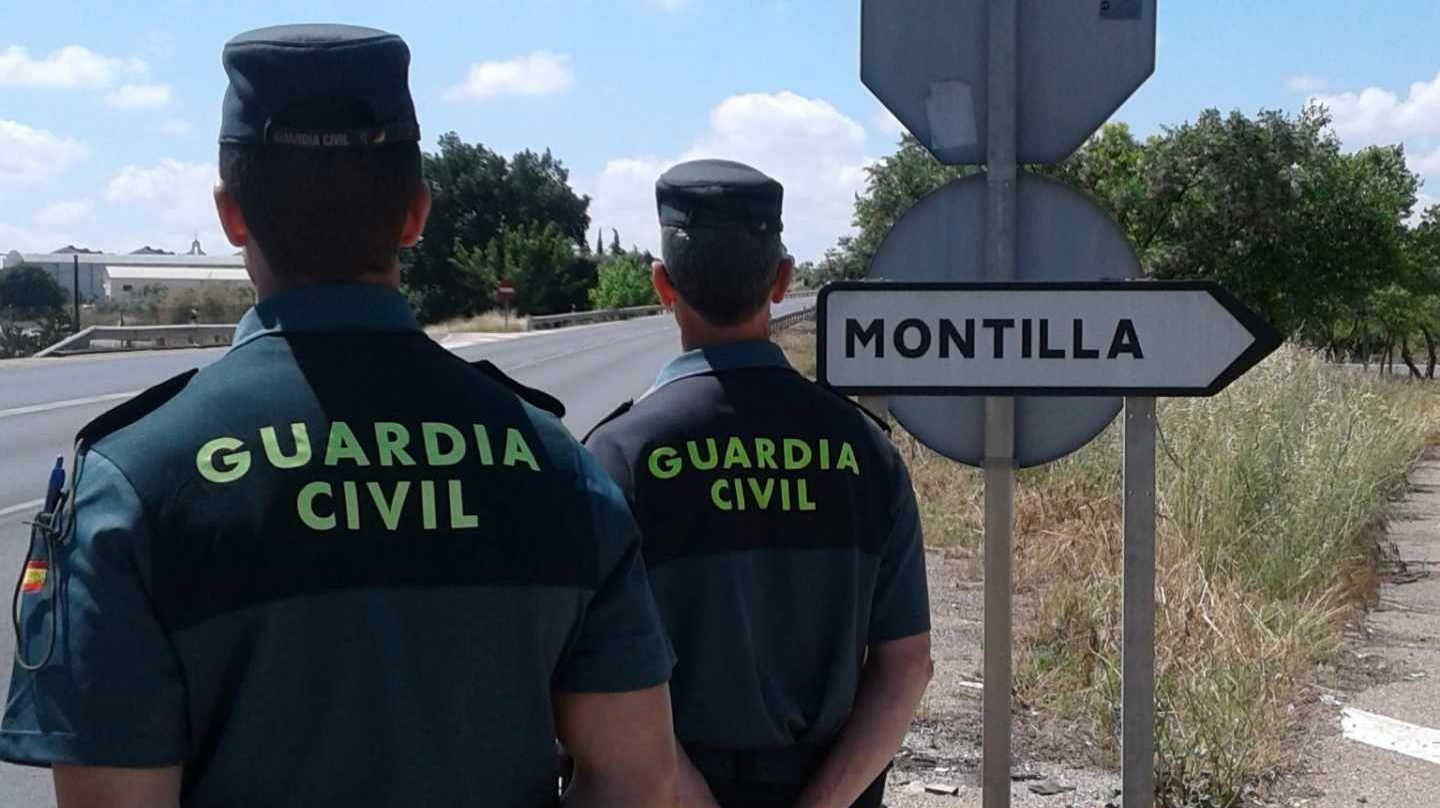 Guardias Civiles en las cercanías de Montilla, demarcación perteneciente al Cuerpo y donde la criminalidad ha aumentado considerablemente durante el primer semestre del año.