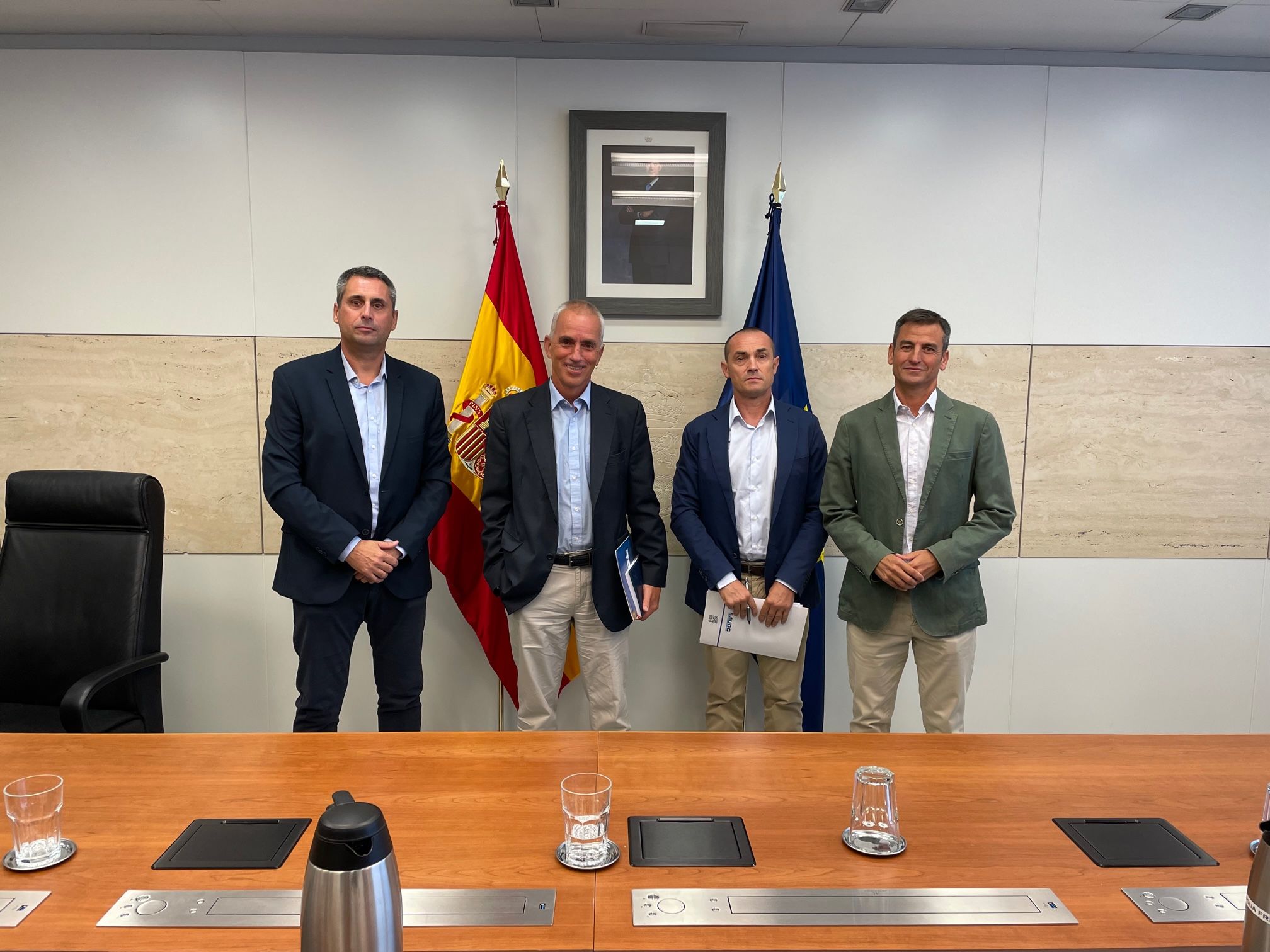 Reunión entre el Coordinador de la Comisión de los Servicios de Protección y Seguridad de AUGC, los integrantes de la Dirección Gral. de Coordinación y Estudios de la Secretaría de Estado de Seguridad y el Secretario Gral. de AUGC (De izda. a dcha.)