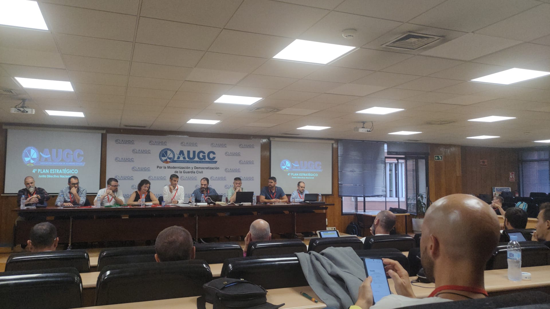 Fotografía de esta mañana durante la reunión del Comité Confederal de AUGC.