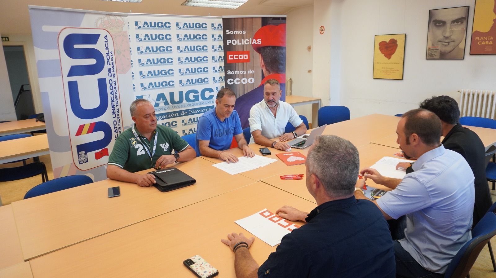 Fotografía durante la reunión.