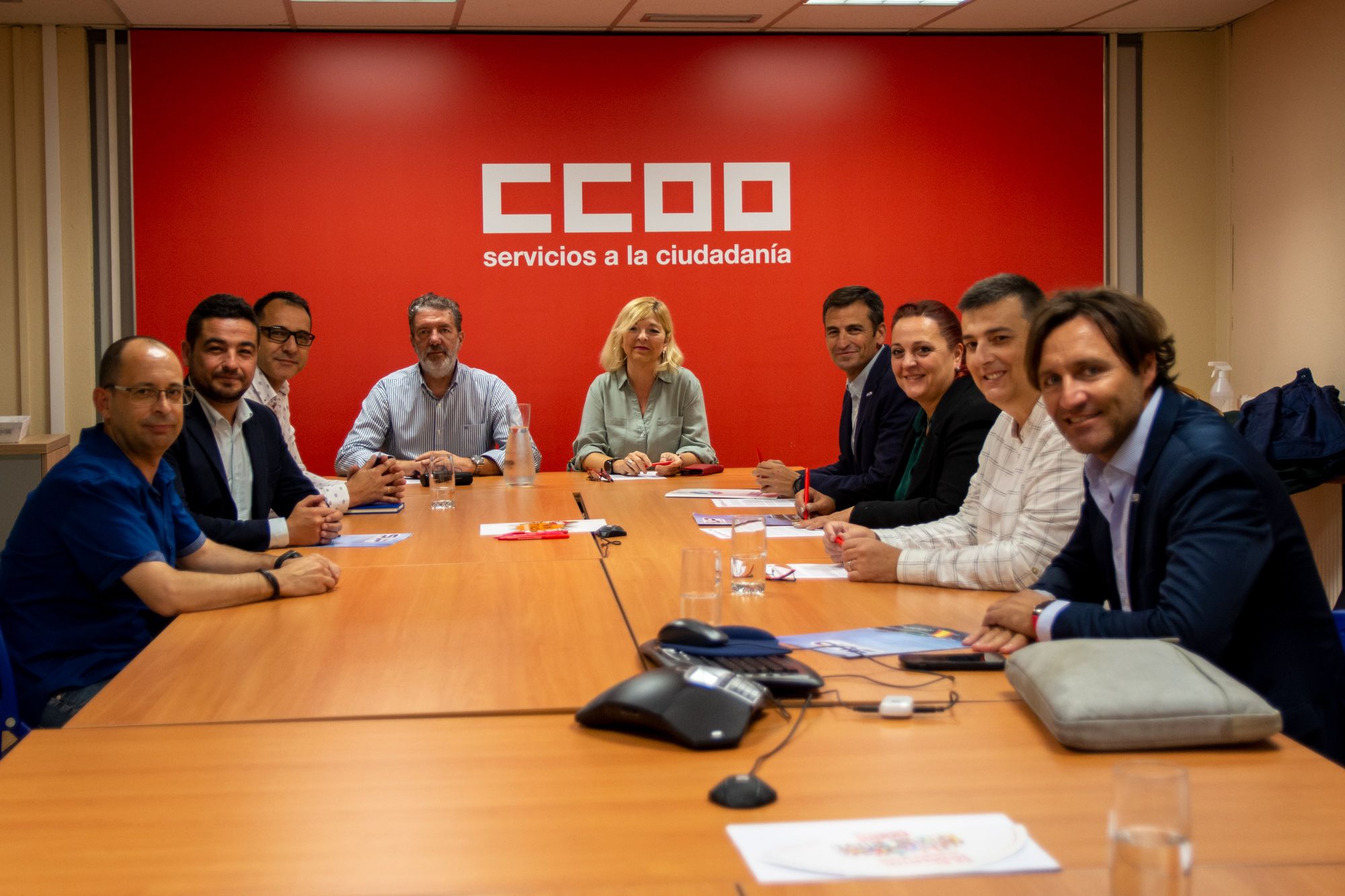 La reunión tuvo lugar en la sede de la Federación de Servicios a la Ciudadanía de Comisiones Obreras, con la presencia de integrantes de la Federación de Enseñanza de dicho sindicato.