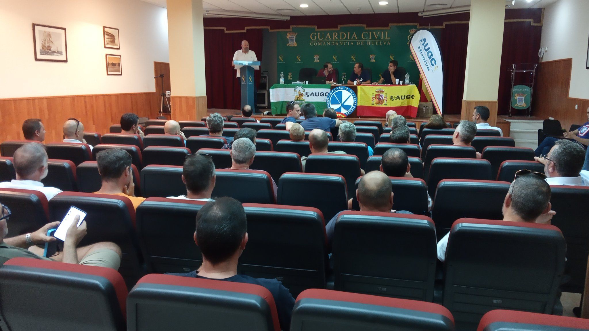 Fotografía de la Asamblea de la Delegación de Huelva de la Asociación Unificada de Guardias Civiles.