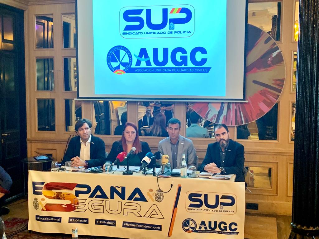 En la rueda de prensa de esta mañana han comparecido el Secretario Nacional de AUGC y la Secretaria Nacional del SUP, junto a los Secretarios de Organización de ambas formaciones.