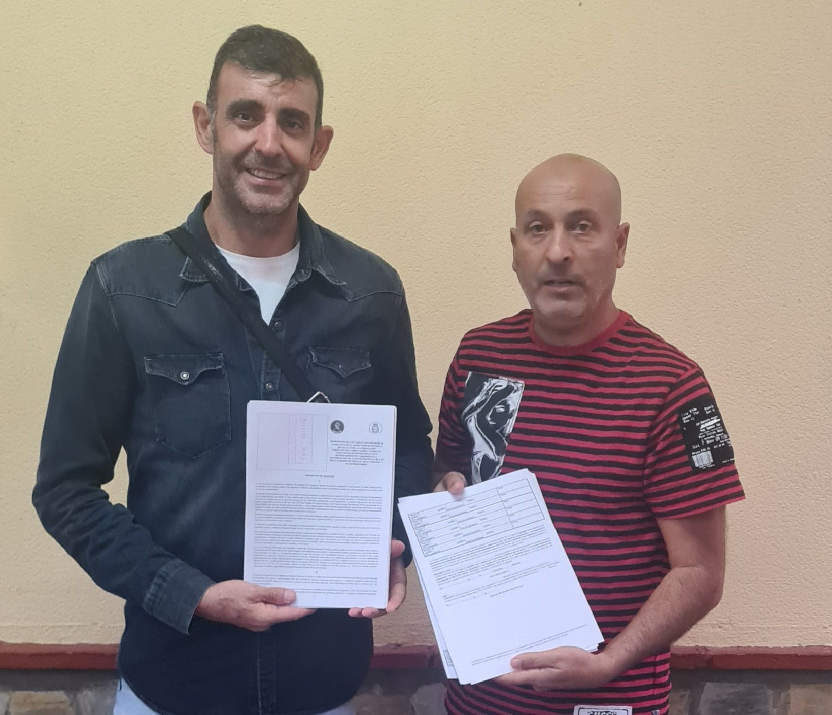 El representante de la Delegación de Ceuta de la Asociación Unificada de Guardias Civiles, Rachid Sbihi (derecha), junto al delegado de Ceuta del Sindicato Unificado de Policía (izquierda).