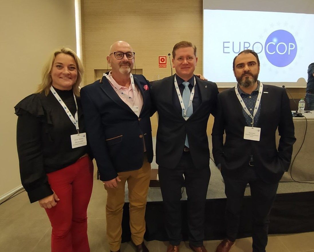 El Secretario de Organización, Germán Gómez (derecha), junto al nuevo Presidente de EuroCOP, Jonne Rinne, y el resto de su equipo ejecutivo.