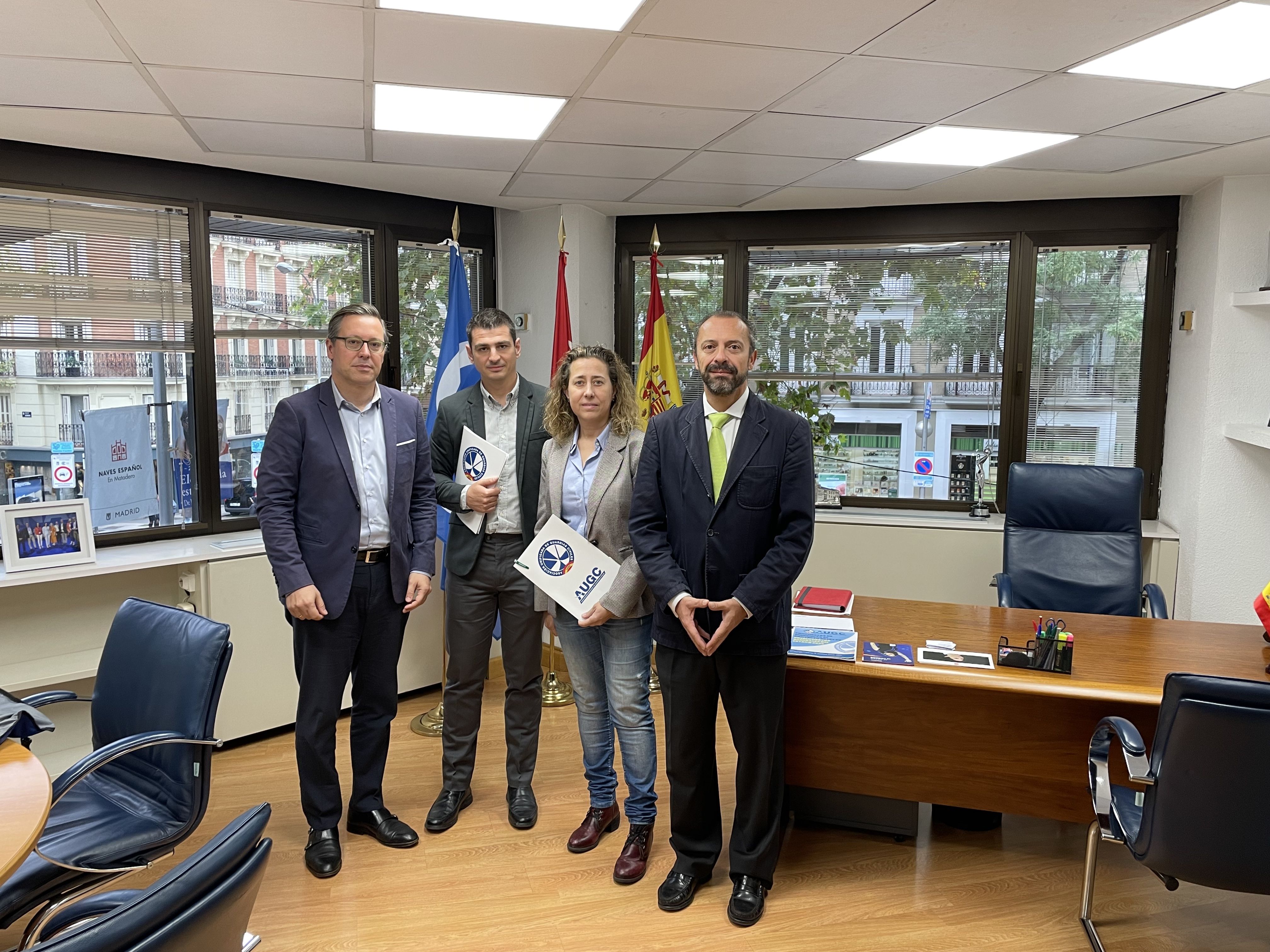Representantes asociativos de AUGC Madrid junto al Secretario General del Partido Popular de la ciudad, Alfonso Serrano, y uno de los miembros de su equipo.