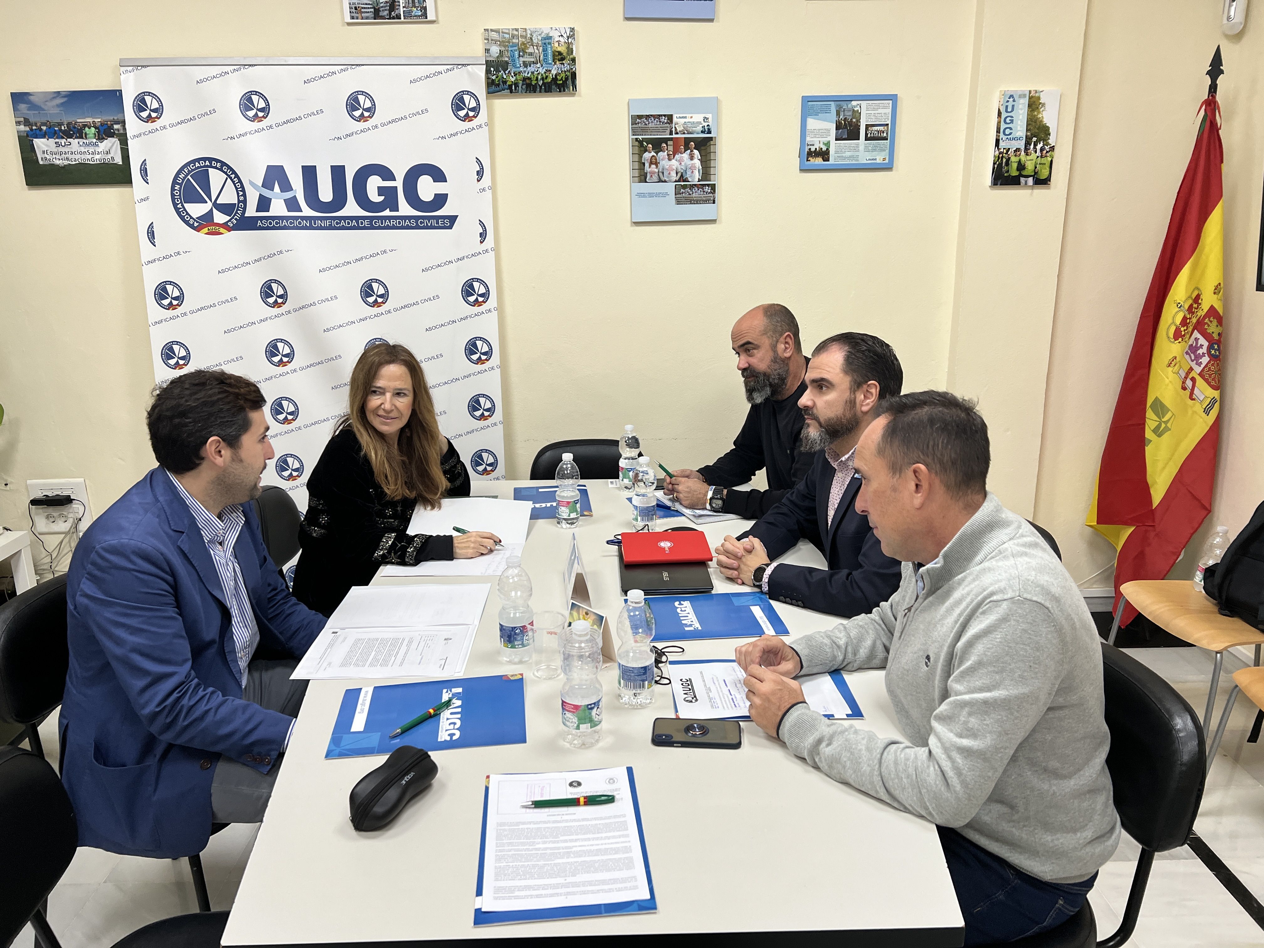 Teresa Jiménez Becerril, Adjunta Primera del Defensor del Pueblo, con el Secretario provincial de Sevilla Raúl Buzón, el Secretario Federal de Andalucía José Manuel Manso, y el Secretario Nacional de Organización Germán Gómez.