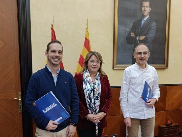 Fotografía de la reunión entre la Delegada del Gobierno en Aragón y la Delegación de AUGC en el territorio.