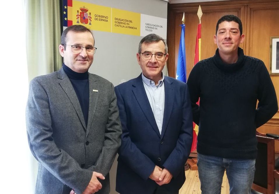 Representantes de la Delegación de Toledo de la Asociación Unificada de Guardias Civiles con el Subdelegado del Gobierno en Toledo, D. Carlos Ángel Devia.