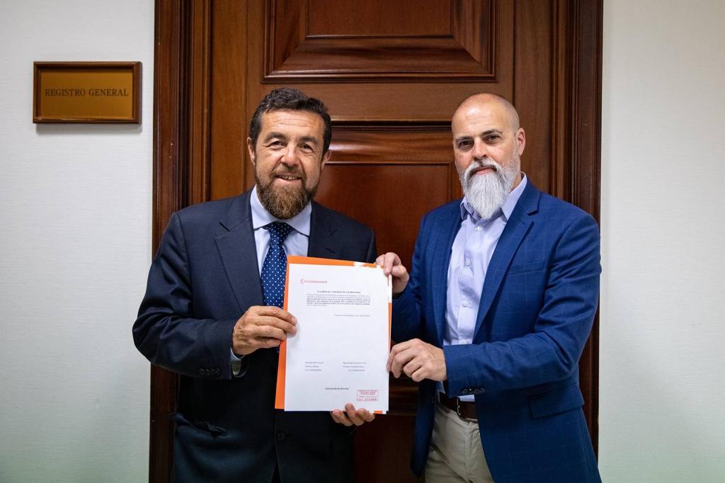 Proposición no de Ley Código Penal Militar. A la izquierda Miguel Gutiérrez y a la derecha Gustavo Álvarez.