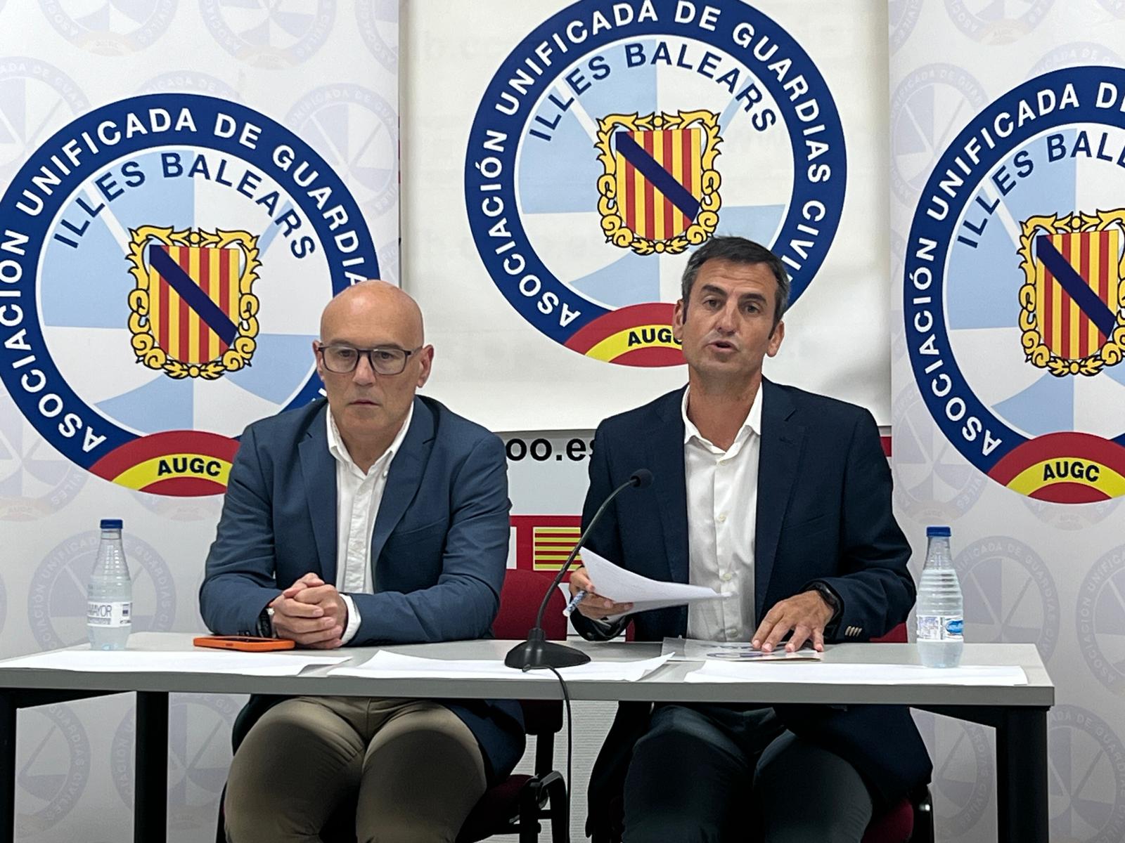 Juan Fernández, secretario general nacional de AUGC y Zoilo Muñoz García-Ballesteros, secretario general provincial de AUGC en Illes Balears