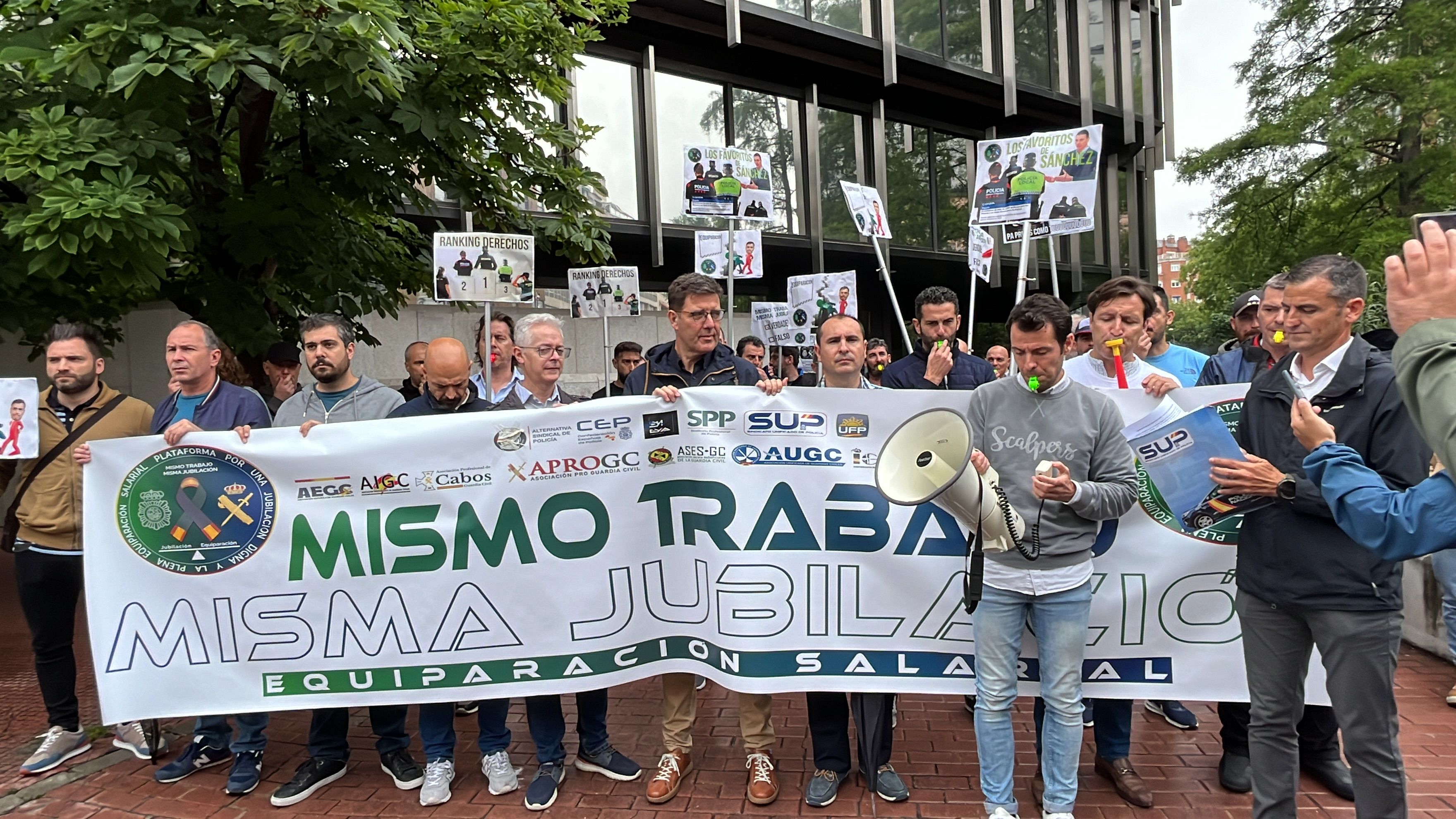 Concentración la Plataforma frente a la Delegación del Gobierno en Madrid.