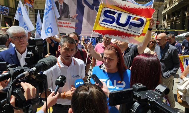 Secretario general de AUGC, Juan Fernández,  junto a Mónica Gracia, Secretaria General del SUP