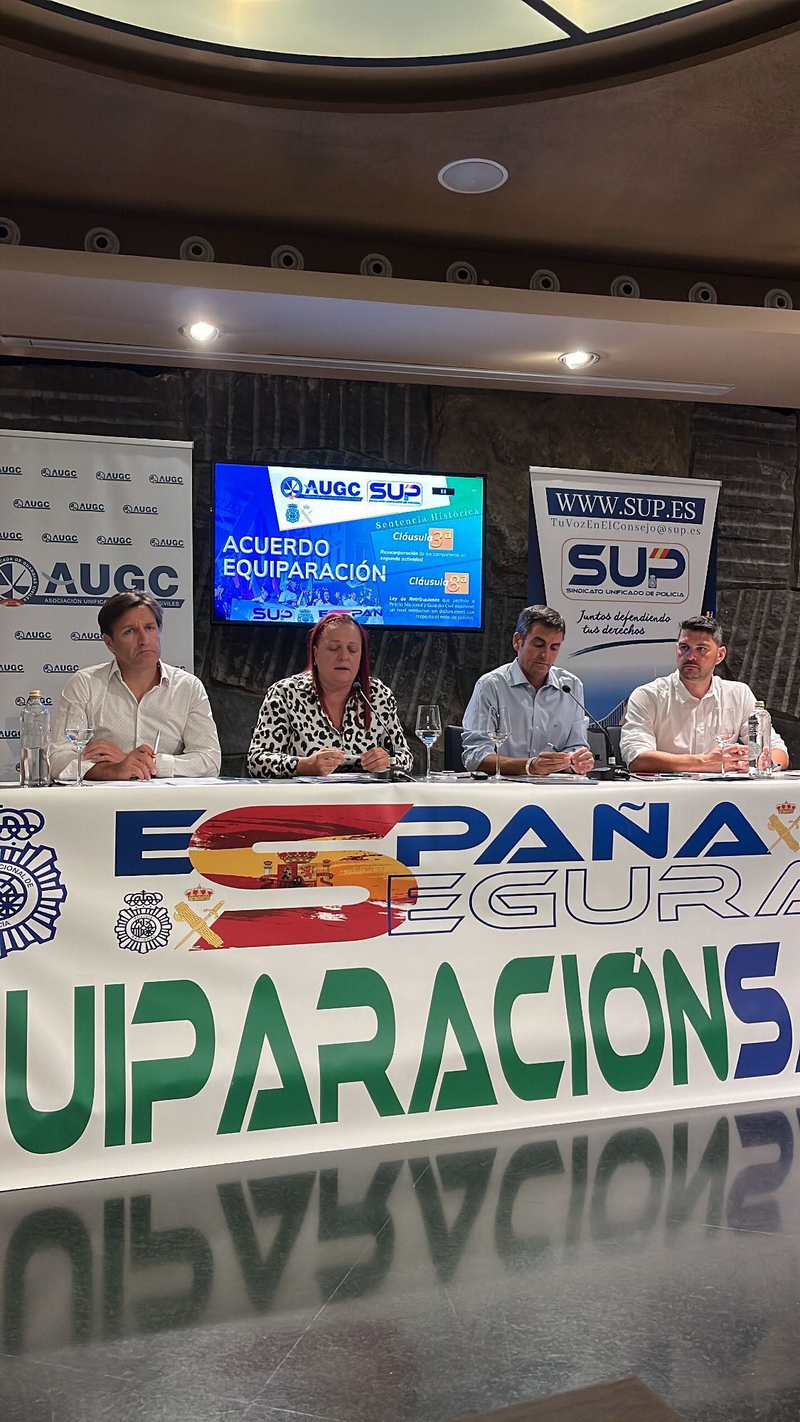 89F12690 00F7 4E46 99DD D01939A9A477